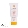 کرم ضد آفتاب رنگی و کنترل چربی بژ طبیعی تراست با SPF50+ برای محافظت و آبرسانی پوست