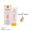 کرم ضد آفتاب رنگی و کنترل چربی بژ طبیعی تراست با SPF50+ برای محافظت و آبرسانی پوست