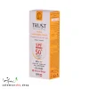 کرم ضد آفتاب رنگی و کنترل چربی بژ طبیعی تراست با SPF50+ برای محافظت و آبرسانی پوست