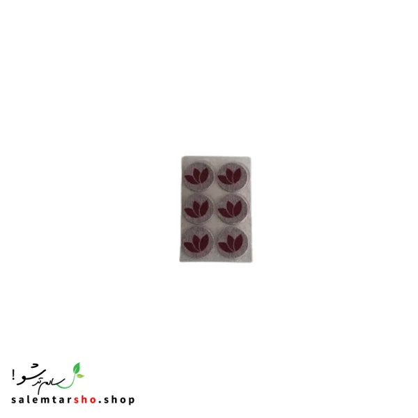 چسب امگا پلاس با جذب ترانس‌درمال ترکیباتی مثل امگا ۳، روغن کریل و Q10 را برای سلامت قلب، مغز و پوست وارد بدن می‌کند.